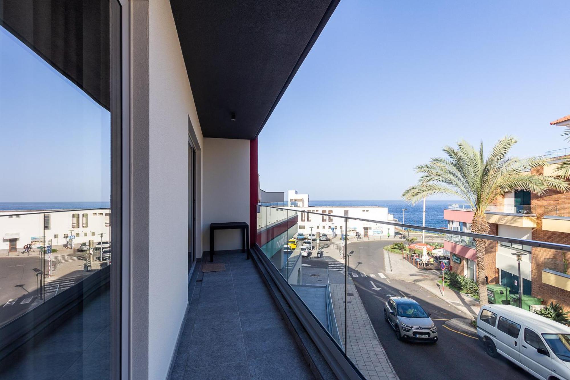 Luxury And Modern Apartment In Porto Moniz Center Bagian luar foto