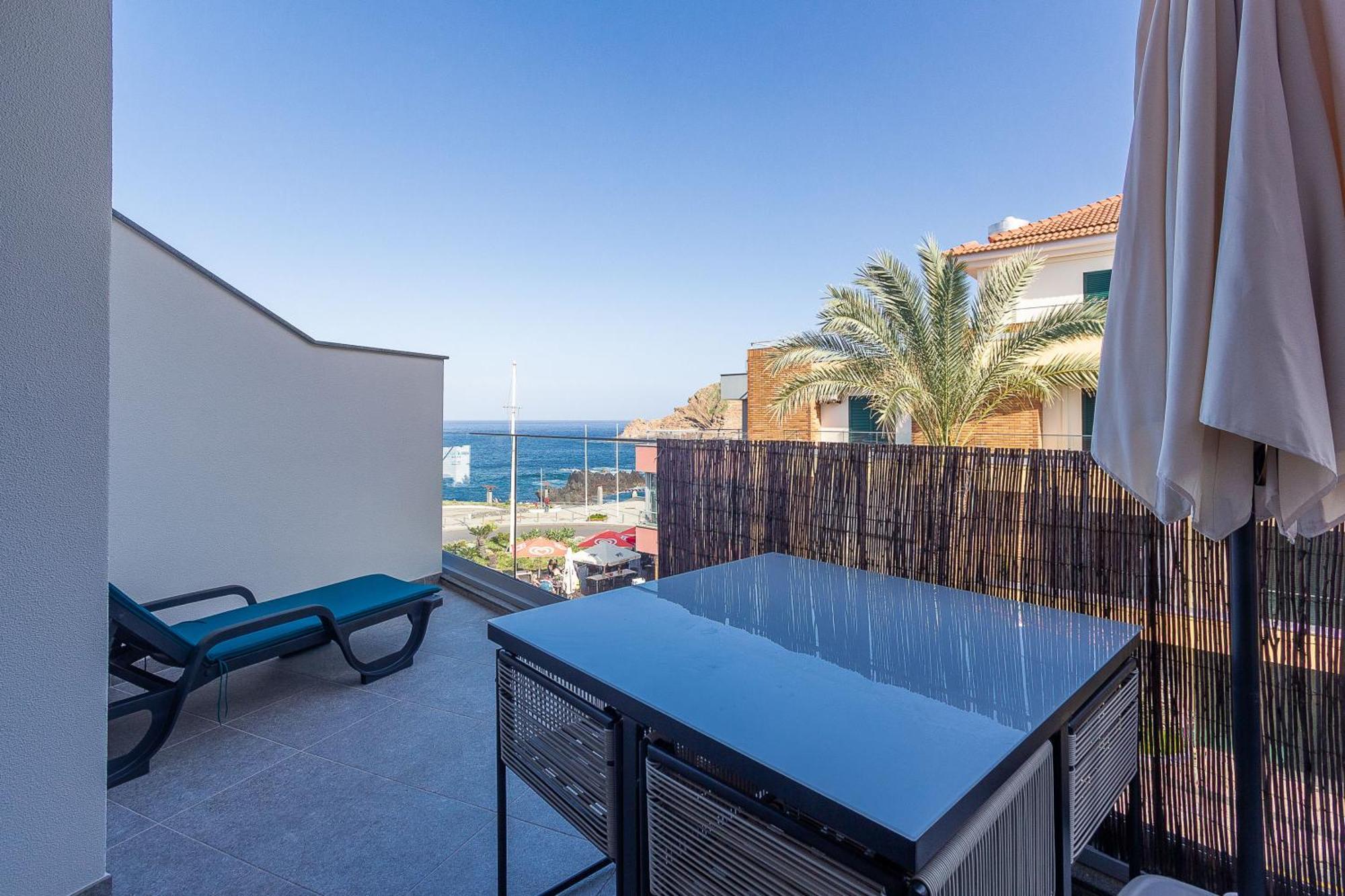 Luxury And Modern Apartment In Porto Moniz Center Bagian luar foto