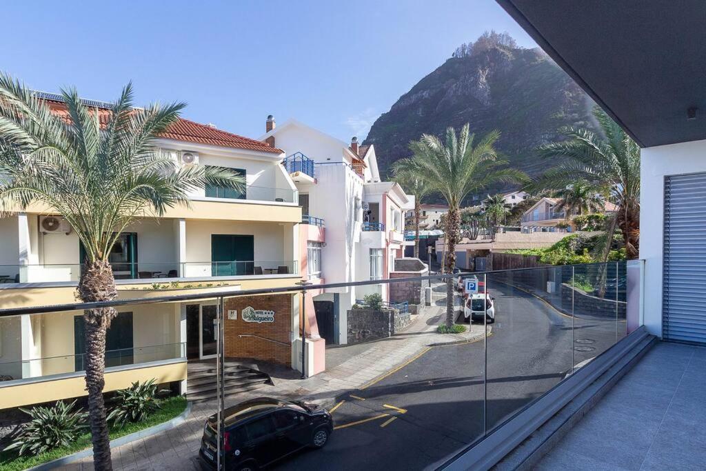 Luxury And Modern Apartment In Porto Moniz Center Bagian luar foto