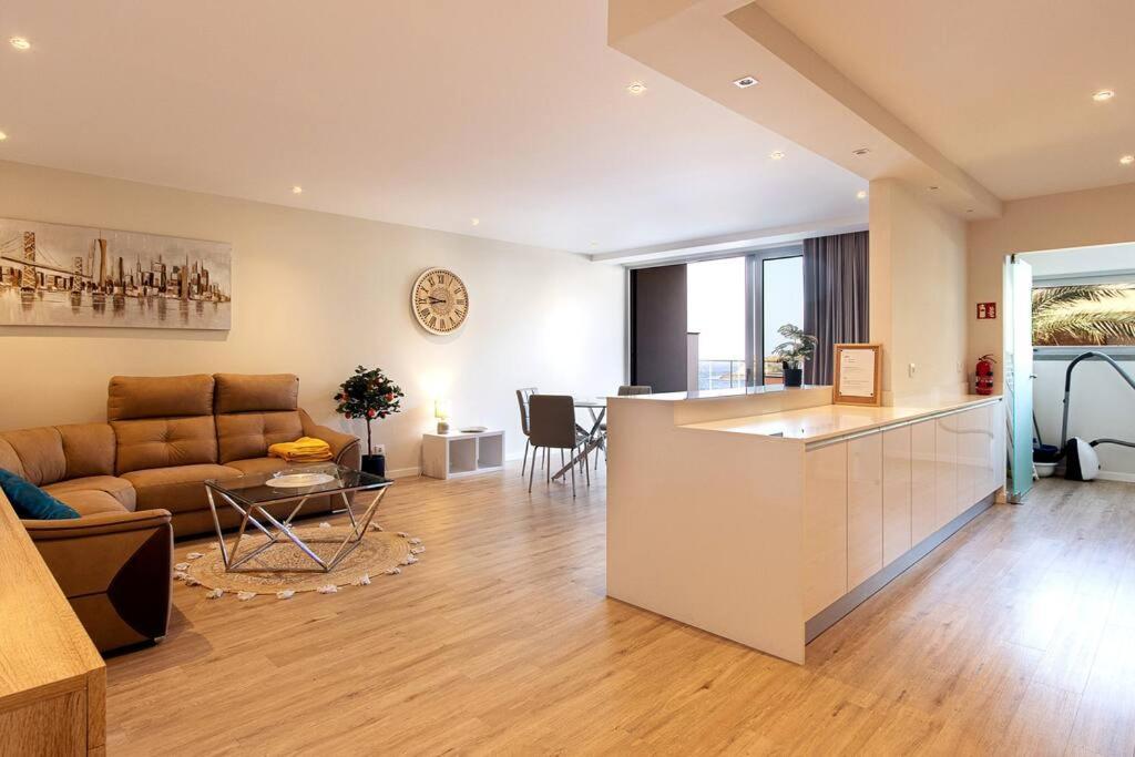 Luxury And Modern Apartment In Porto Moniz Center Bagian luar foto